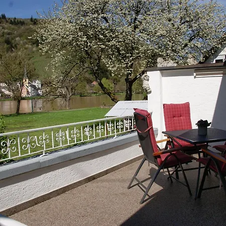 Moselblick - An Der Uferpromenade * Bullay