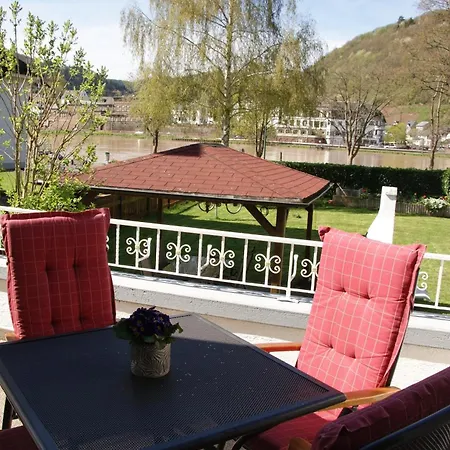 Moselblick - An Der Uferpromenade Bullay
