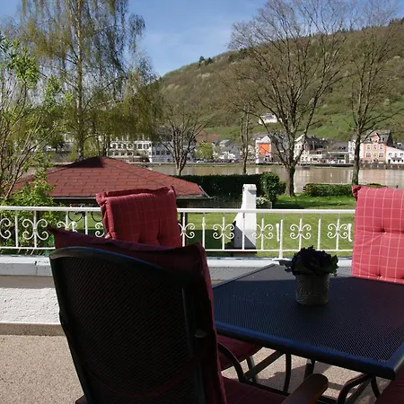 Moselblick - An Der Uferpromenade