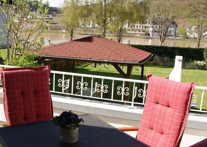 Moselblick - An Der Uferpromenade Bullay